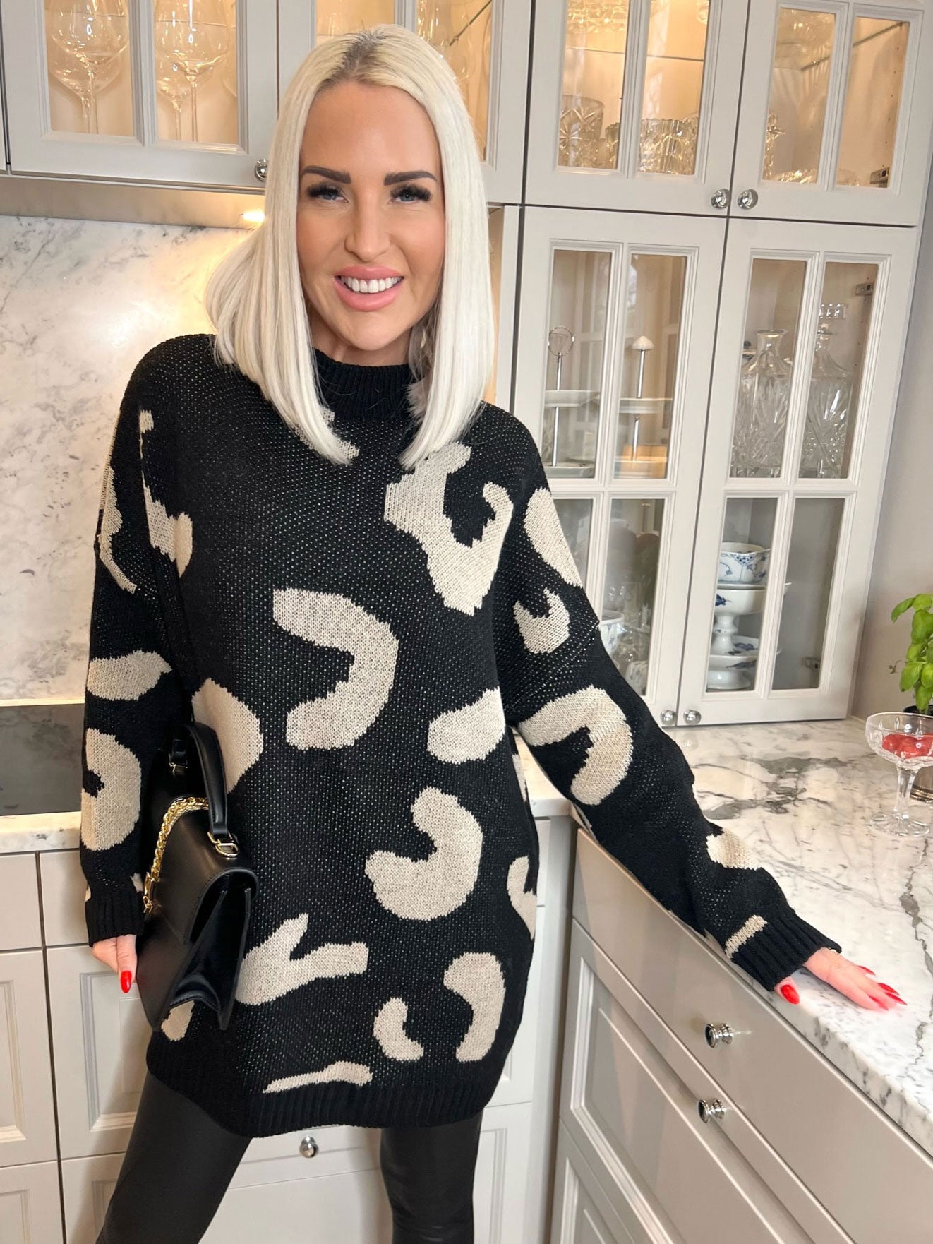 Missa - Stickad blus med stort leopardmönster